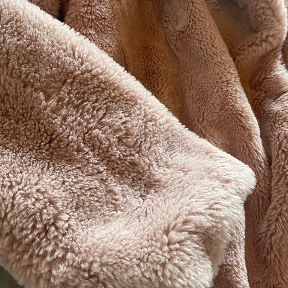 Fluffy Jacket - Picture 4 of 7